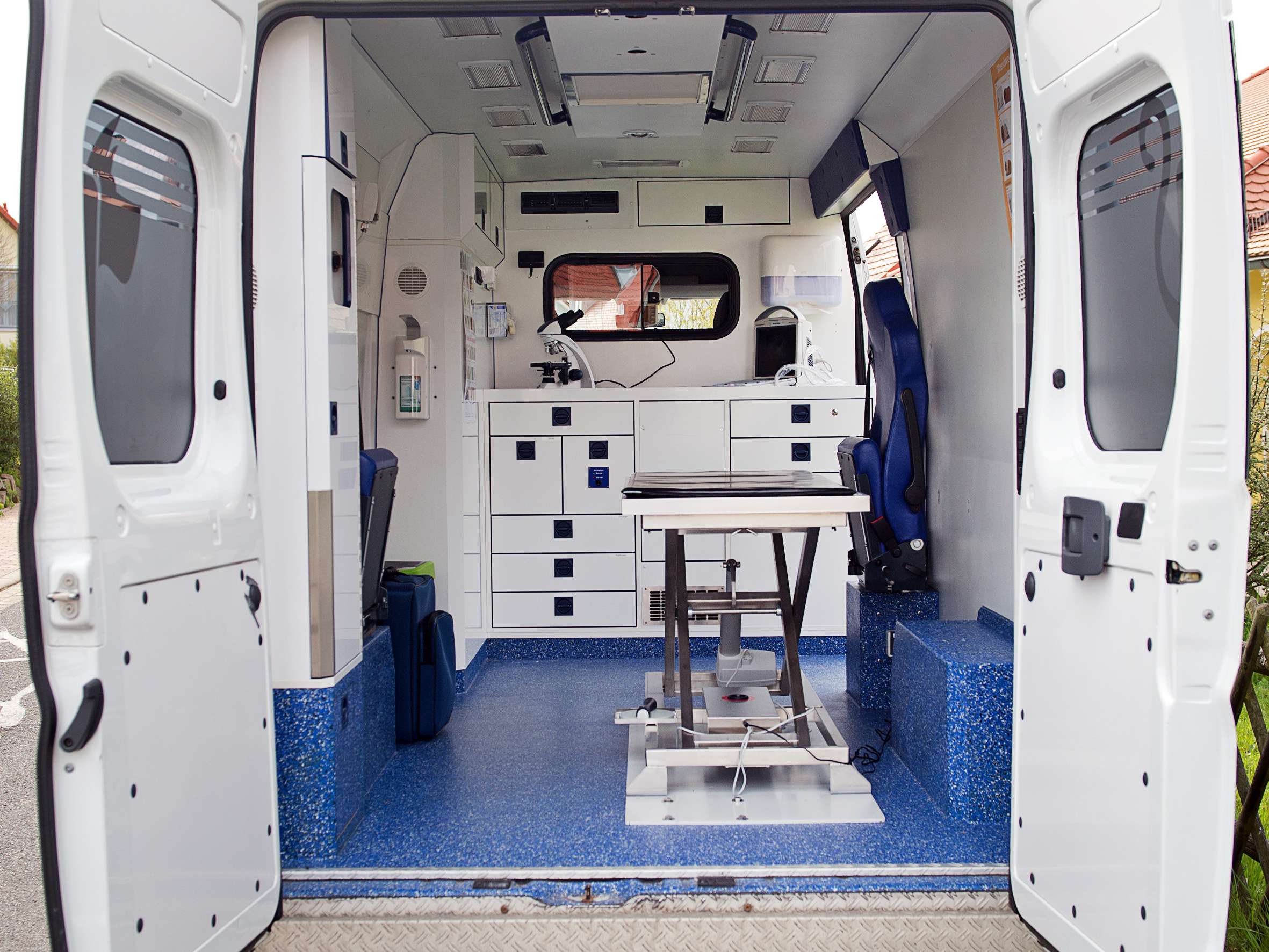Ansicht 3 von Mobile Tierarztpraxis Stein | Kleintier-Mobil | Tierarzt