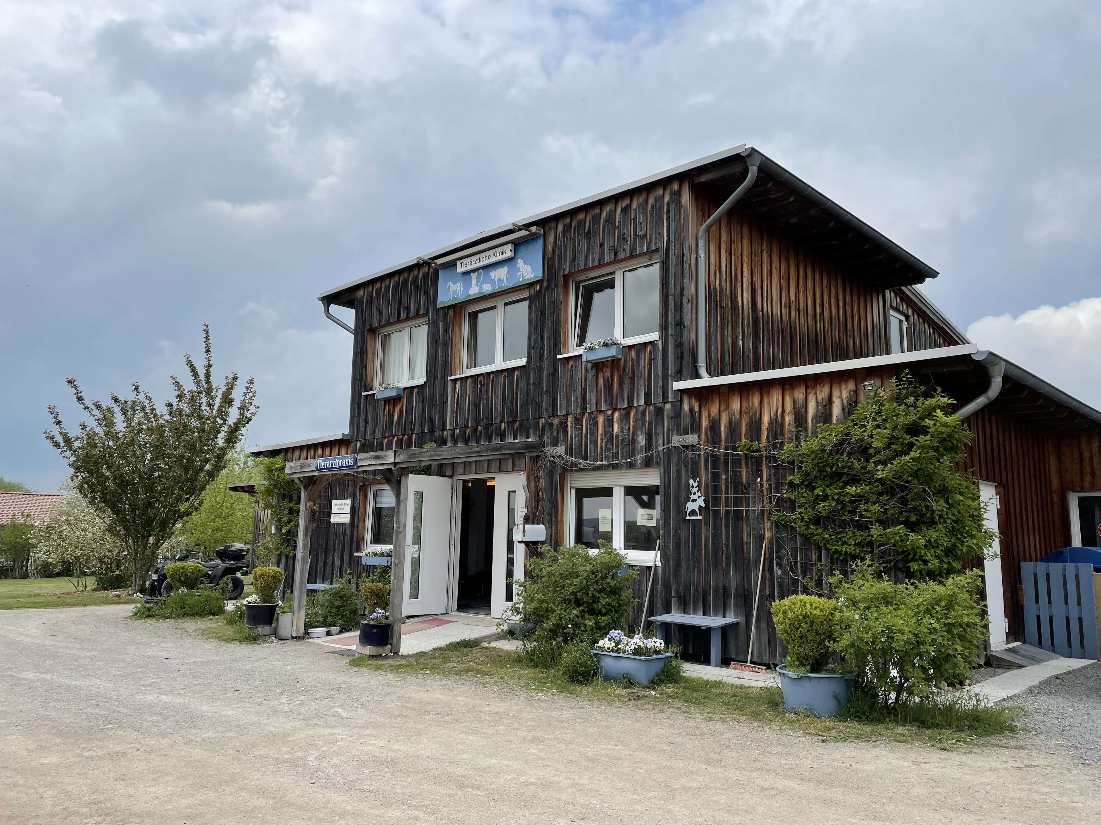 View 3 of Tierklinik am Osterwald