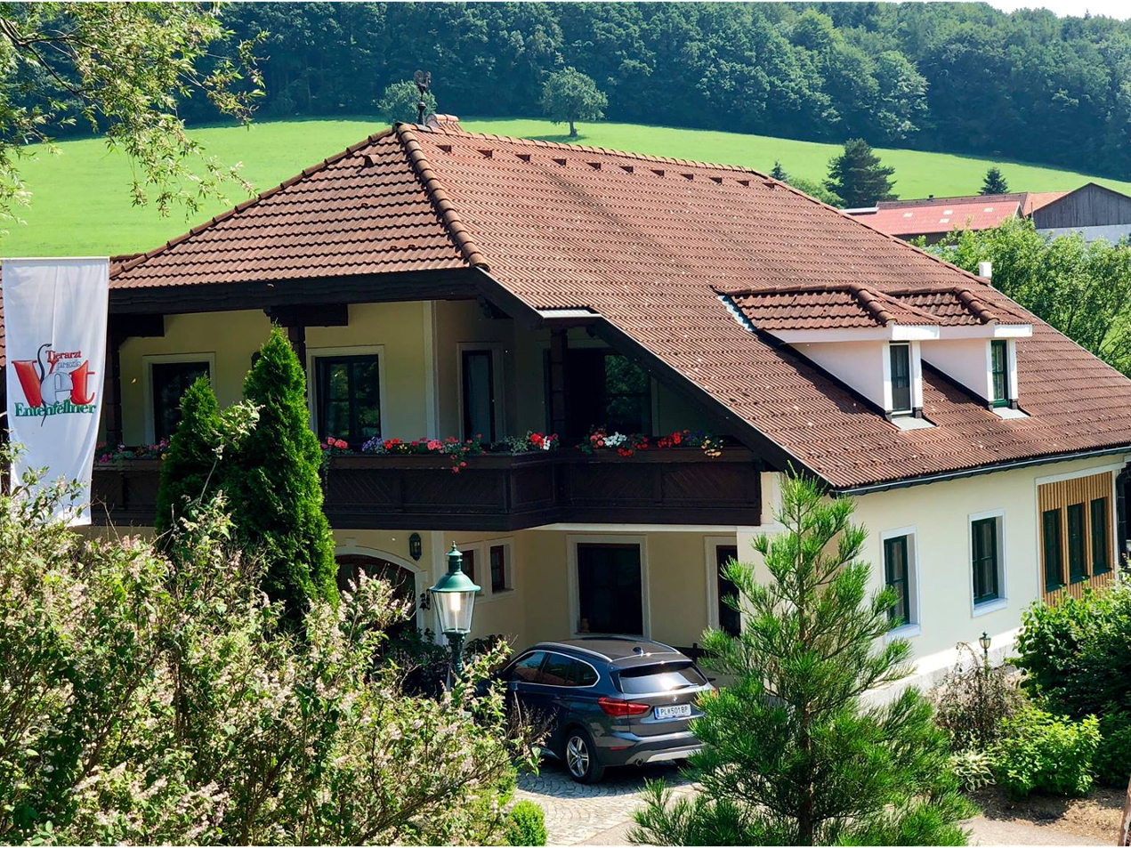 View 1 of Tierarztpraxis Entenfellner GmbH