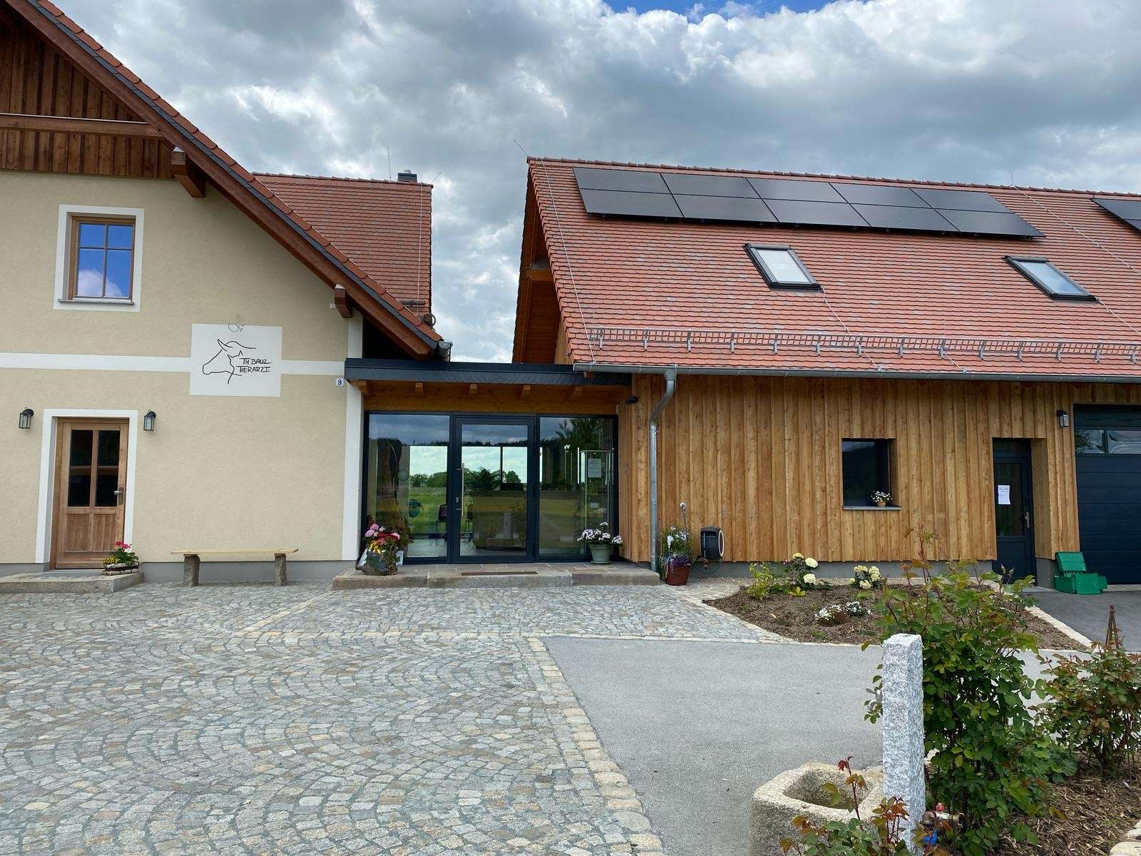 View 2 of Tierarztpraxis Bauz
