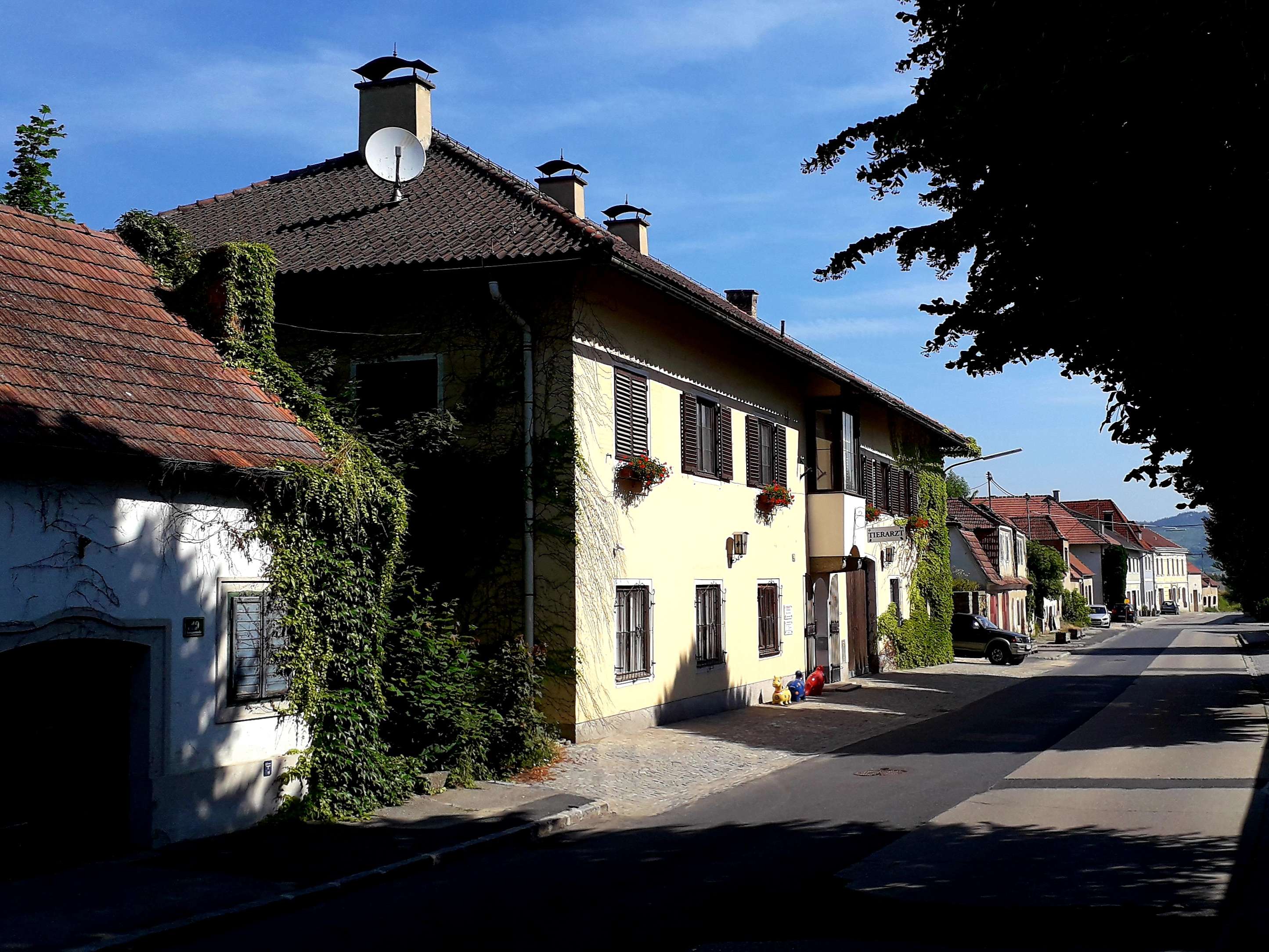 View 2 of Kastner Dr. Georg Tierarzt - Langenlois