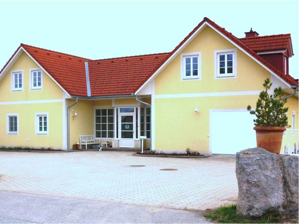 Ansicht 1 von Tierärztin Dr. Monika Brandstetter - Sanatorium für Pferde und Kleintiere