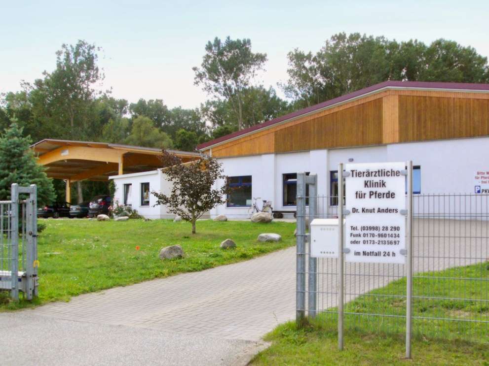 View 2 of Tierärztliche Klinik f. Pferde - Dr. Knut Anders - Notfallbereitschaft f. Pferde