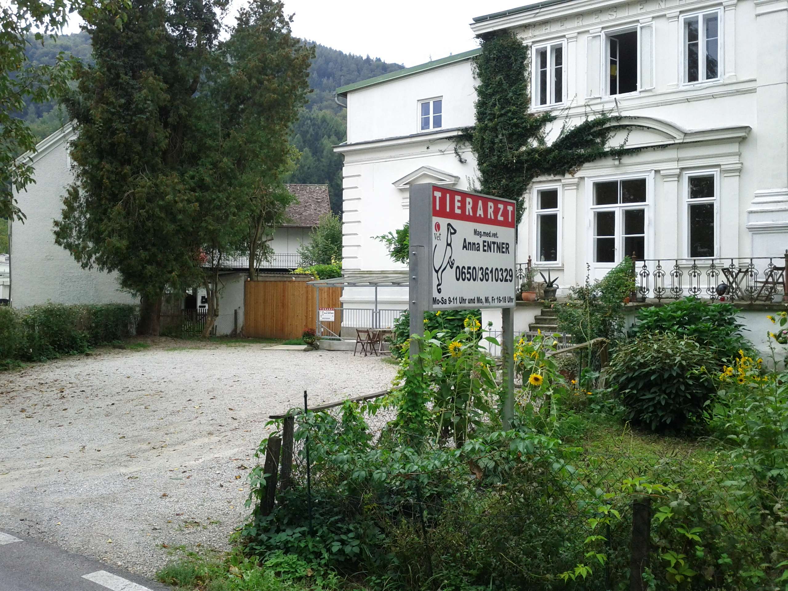 View 2 of Tierarzt Entner