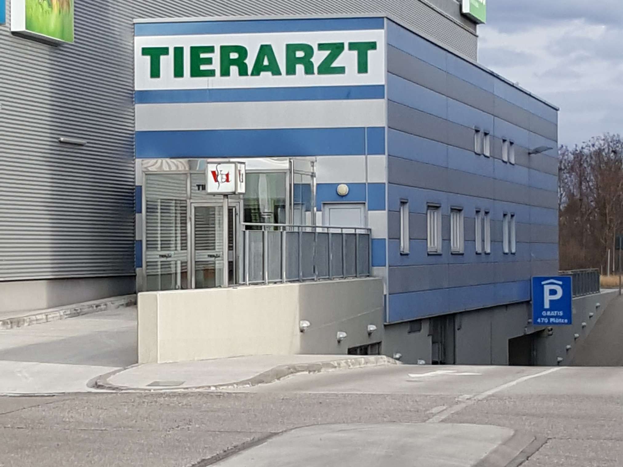View 1 of TIERplus Wien-Stadlau - Mein Tierarzt mit Kompetenz und Herz