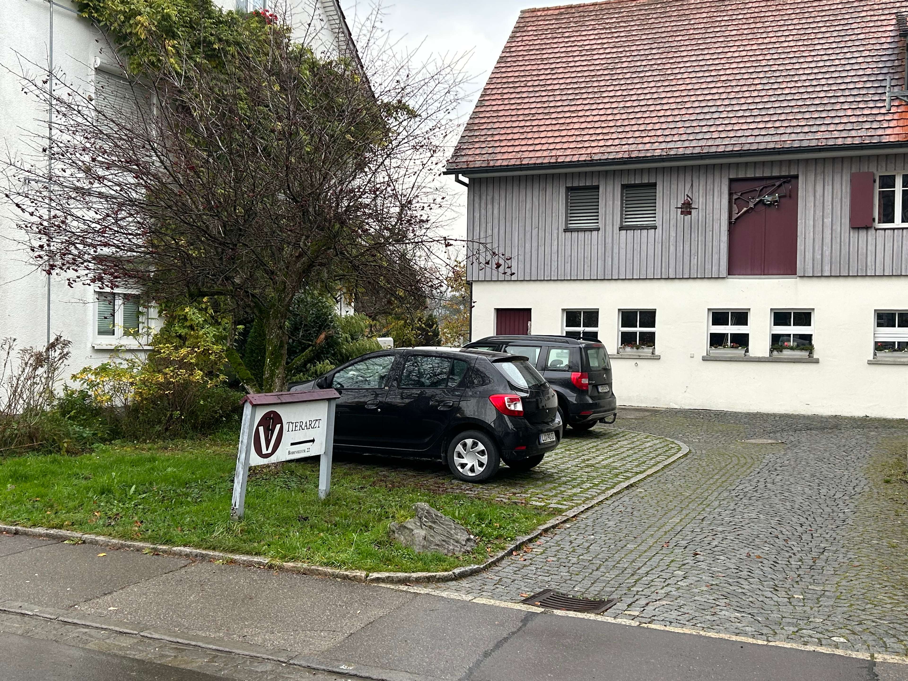 View 2 of Tierärztin Roswitha Ehrle