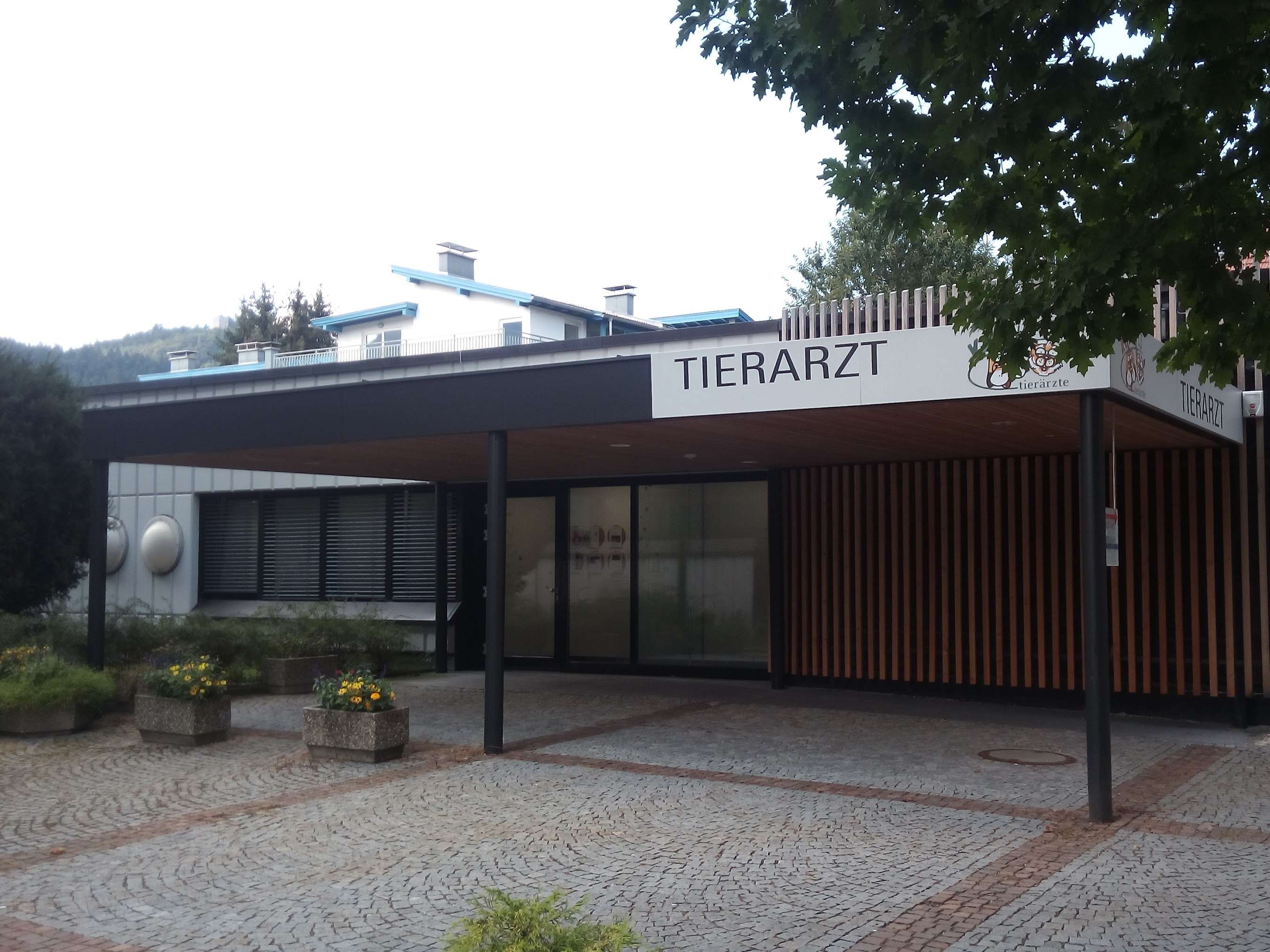 View 2 of KUFvets Tierärzte