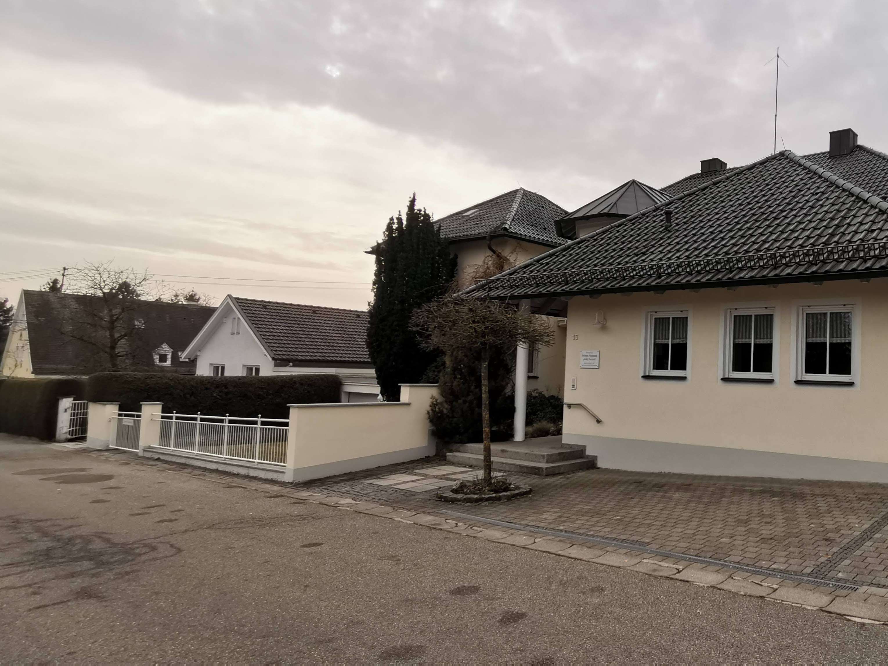 Ansicht 2 von Dr. med. vet. Helmut Neumann