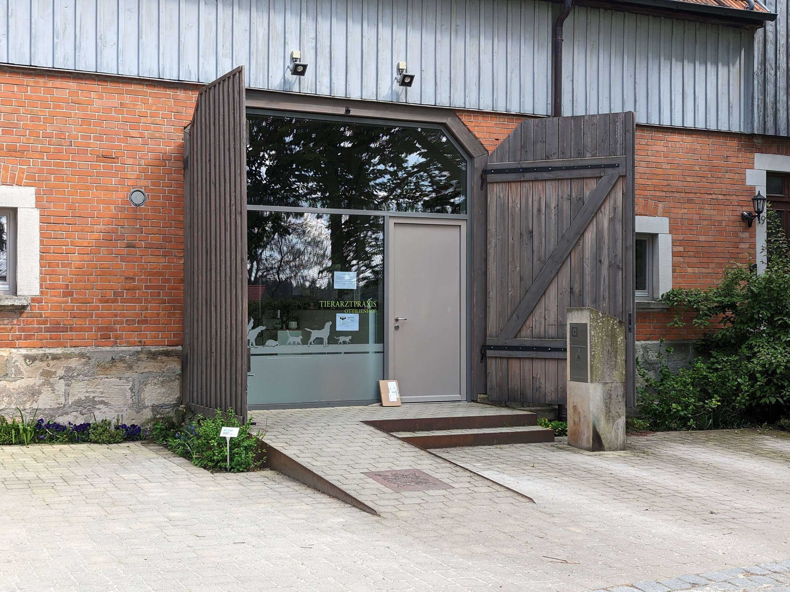Ansicht 2 von Tierarztpraxis Ottilienhof