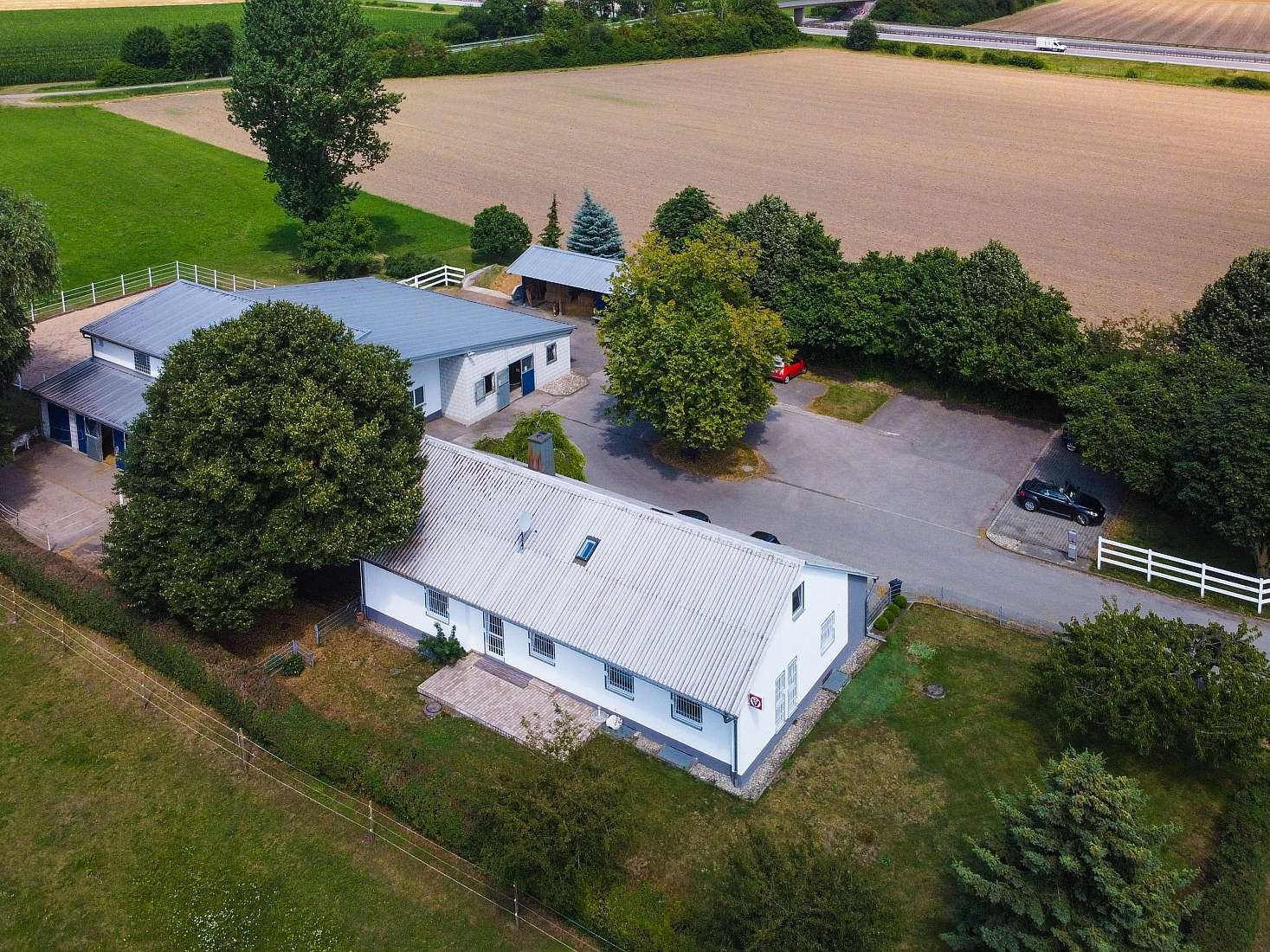 Ansicht 1 von Drs. Eberhard & Claudia Adamo - Tierarzt für Pferde und Kleintiere in Elchingen