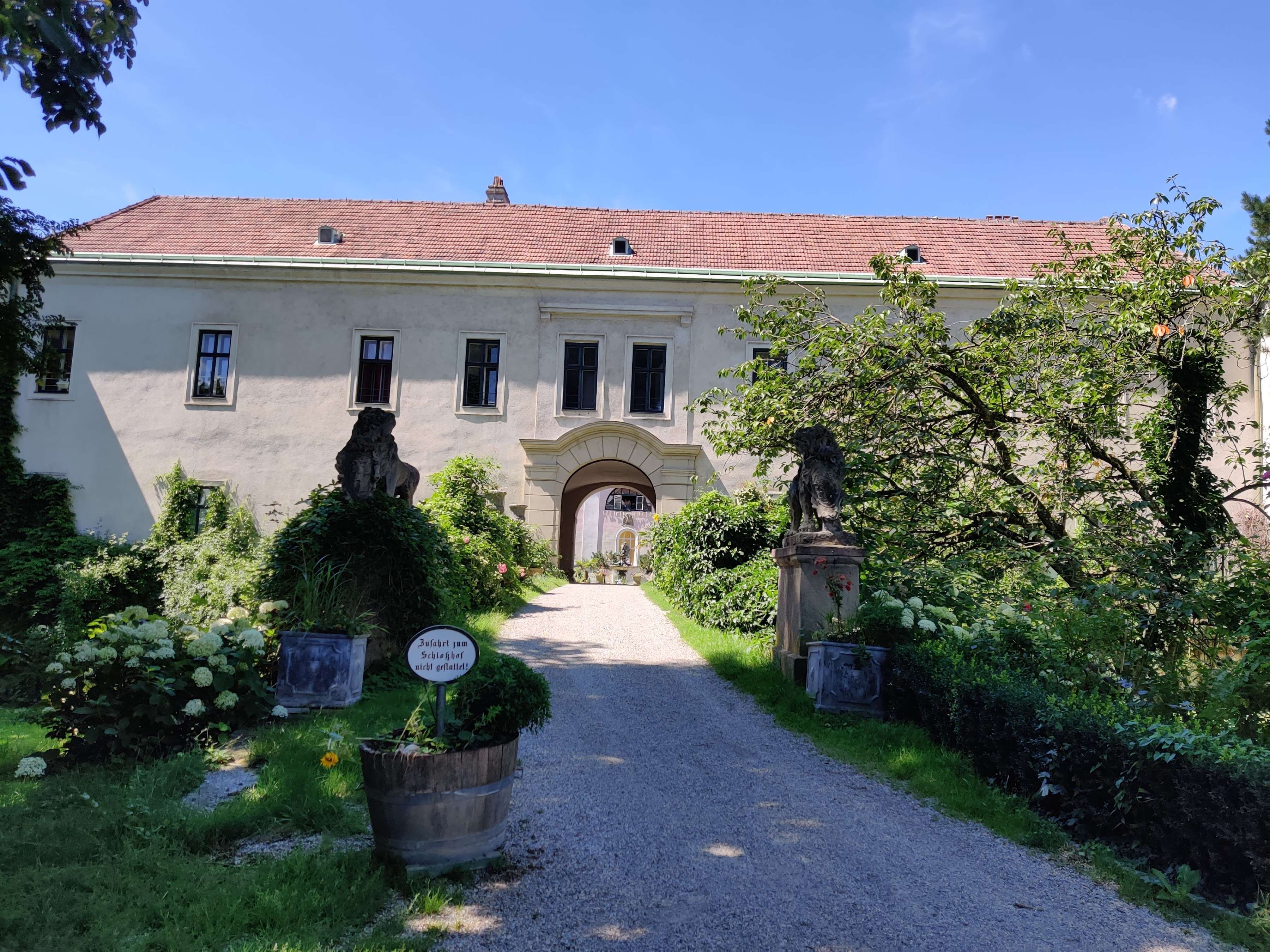Ansicht 1 von Tierarztpraxis Schloss Baumgarten