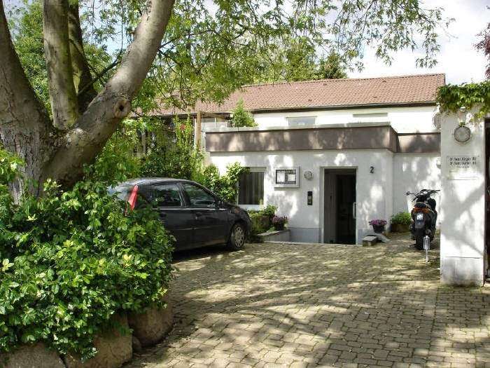 View 2 of Dr. Hans Günter Uhl Tierarzt