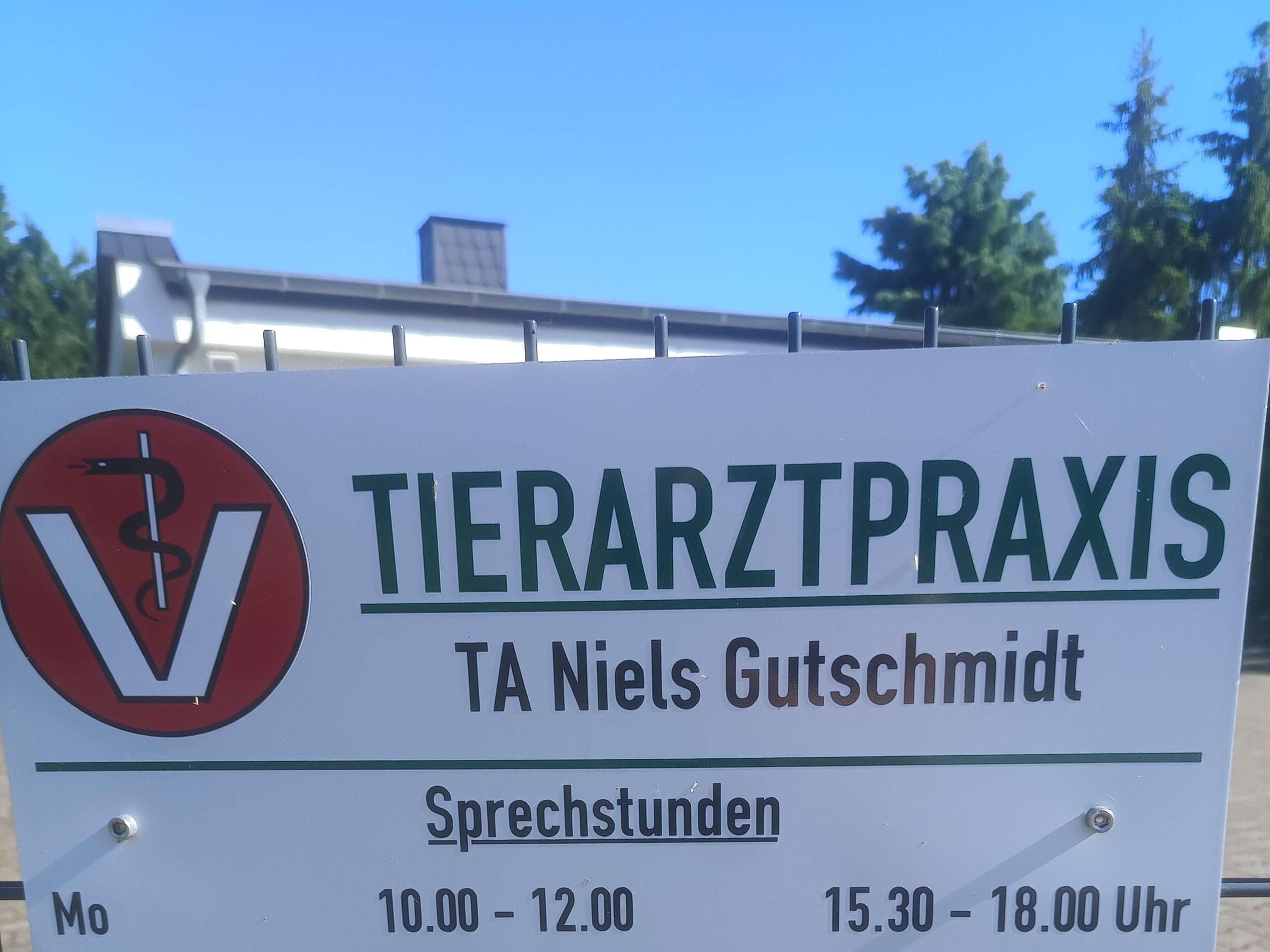 View 3 of Niels Gutschmidt Tierarzt